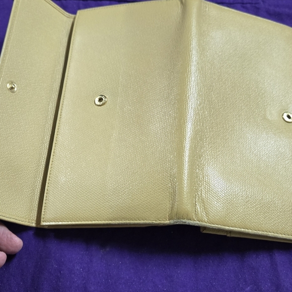 VINTAGE CHANEL LONG WALLET COCO BUTTON YELLOW LEATHER - Picture 3 of 13